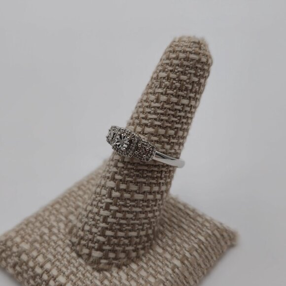 Size 7 Sterling Silver Small Diamonds Ring A1865 - Picture 4 of 9